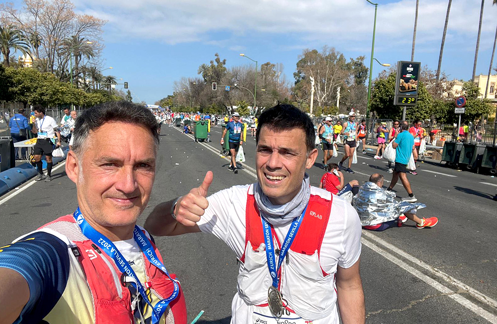 Juan Antonio y Jesús Martínez participaron en la Maratón de Sevilla 2022
